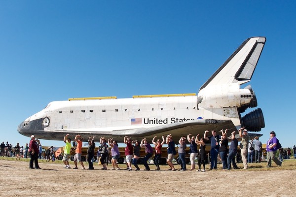 Funny picture of some of the NASASocial group moving Atlantis themselves Funny picture of some of the NASASocial group moving Atlantis themselves